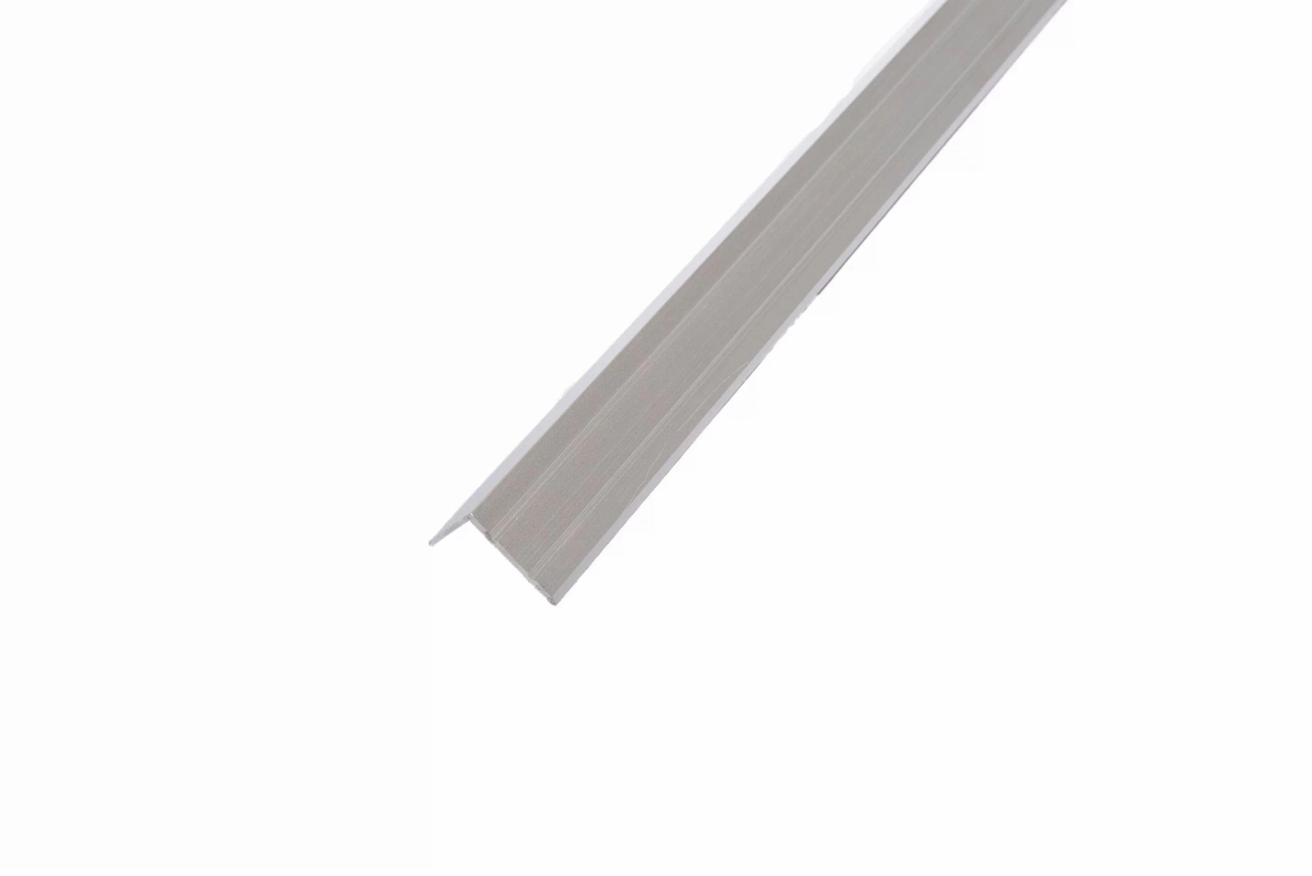 treppenkantenprofil-selbstklebend-silber-200cm-x-25mm-x-10mm